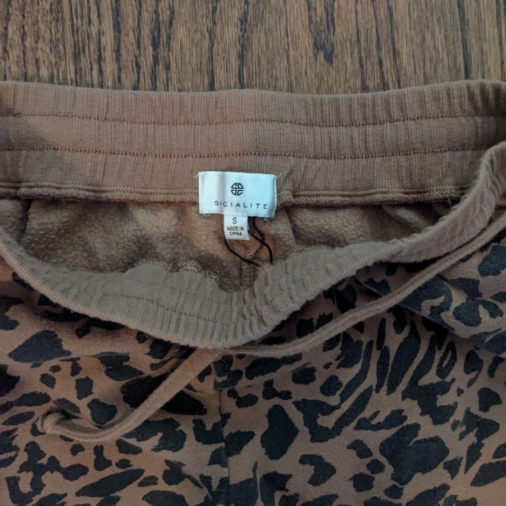 Socialite Animal Print Joggers - Picture 3 of 3